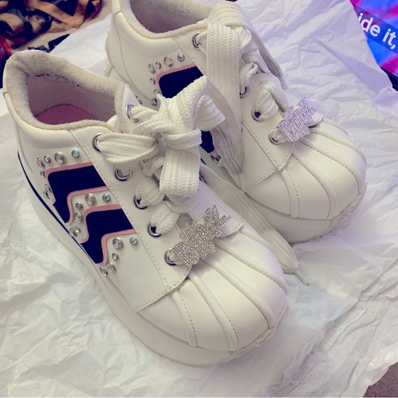 FOREVER DIAMONDZ PLATFORM SNEAKERS

Dollskill x Bratz US7 - Picture 7 of 13